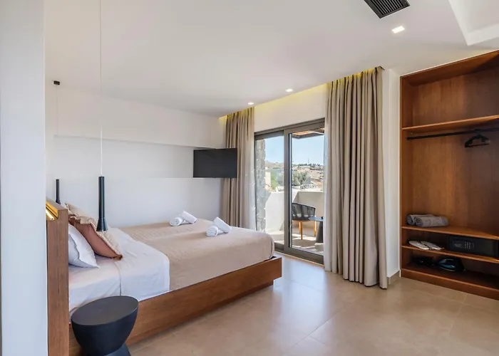 Evi & * Mykonos Town